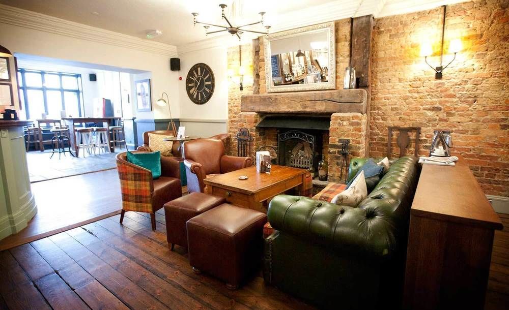 Crown 3* Chertsey