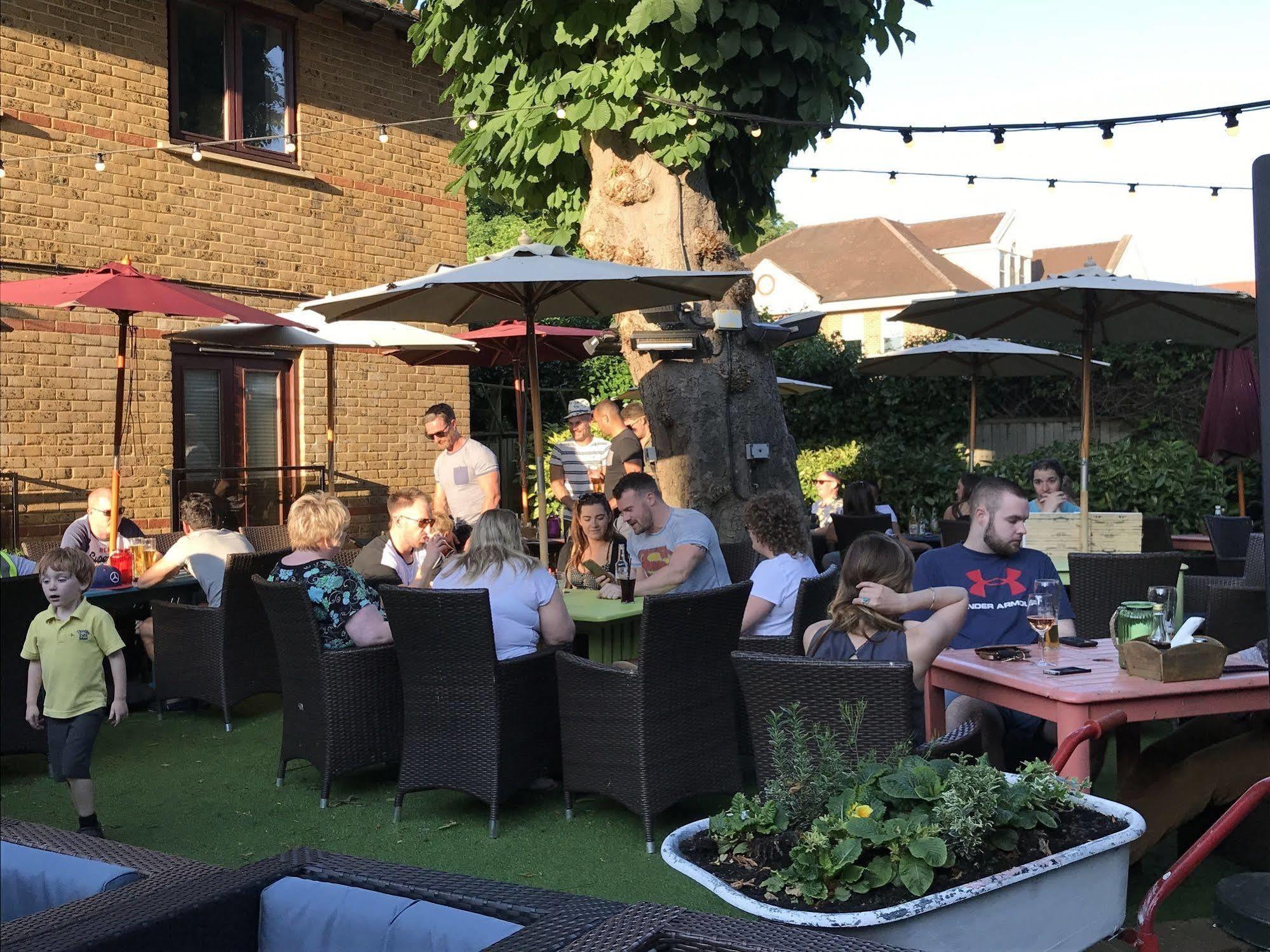 Crown 3* Chertsey