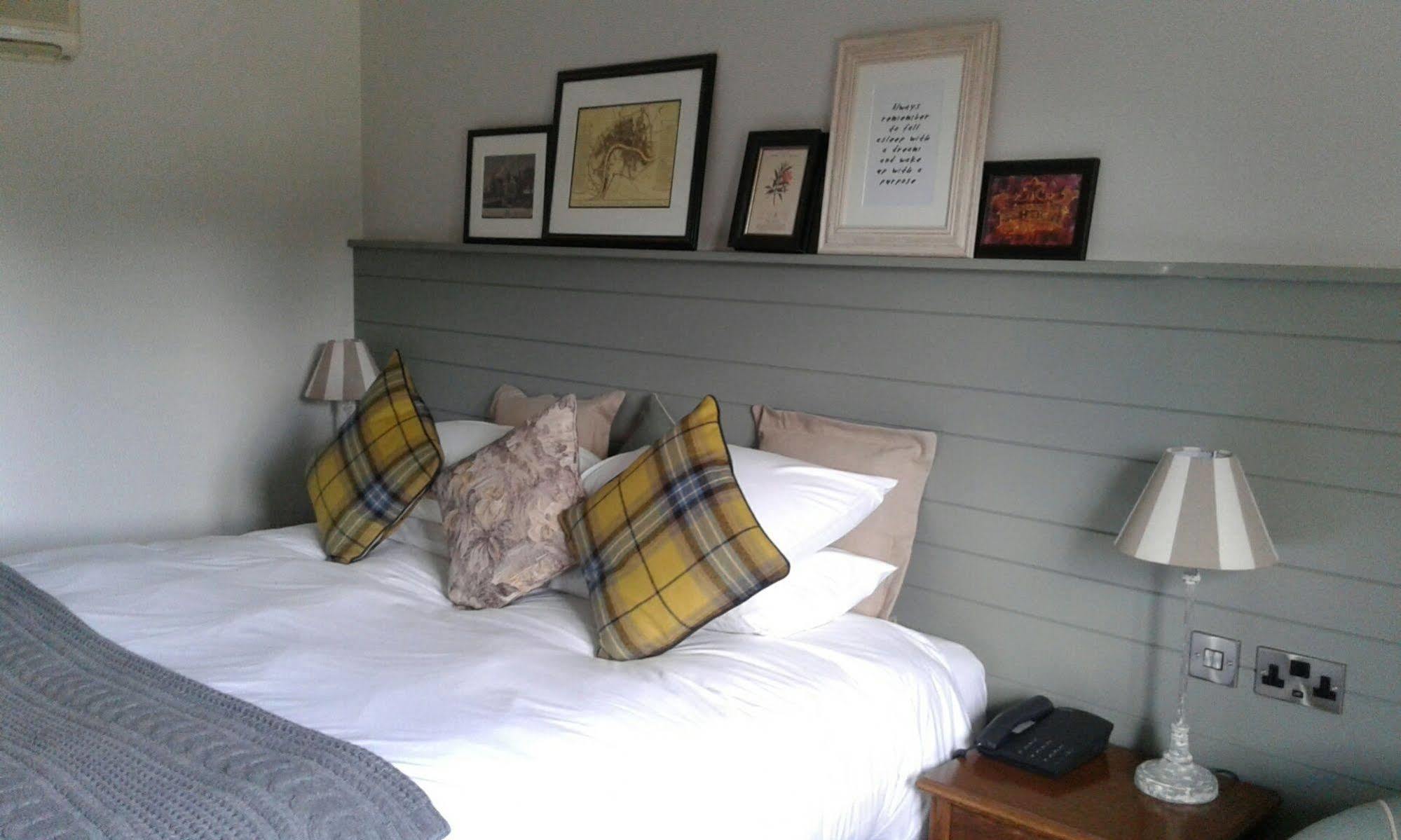 Crown 3* Chertsey