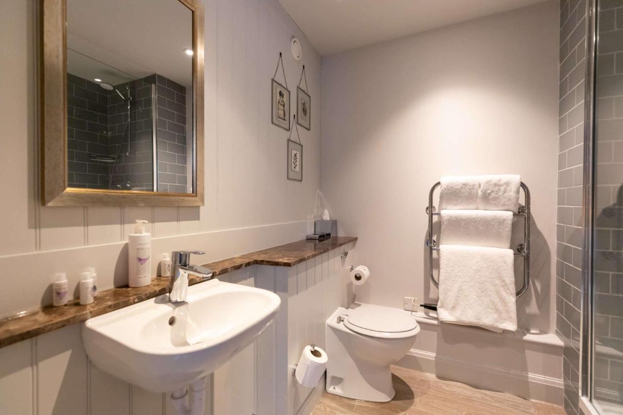 Crown Chertsey